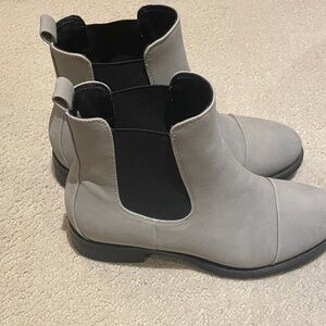 Kenneth Cole Reaction Gray Chelsea Boots